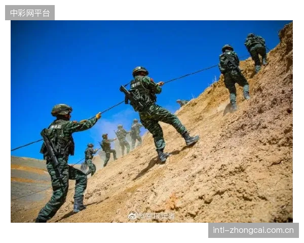 克里斯蒂安森教练组启动生理监测，应对北美三大气候区体能挑战。